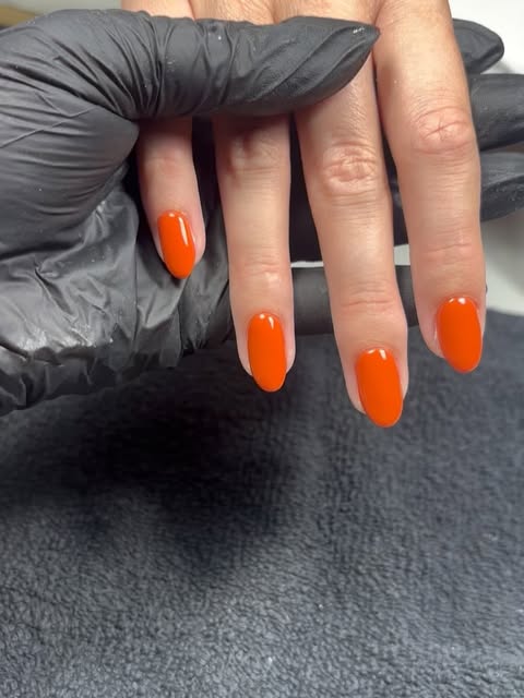 Feloranje gelakte nagels